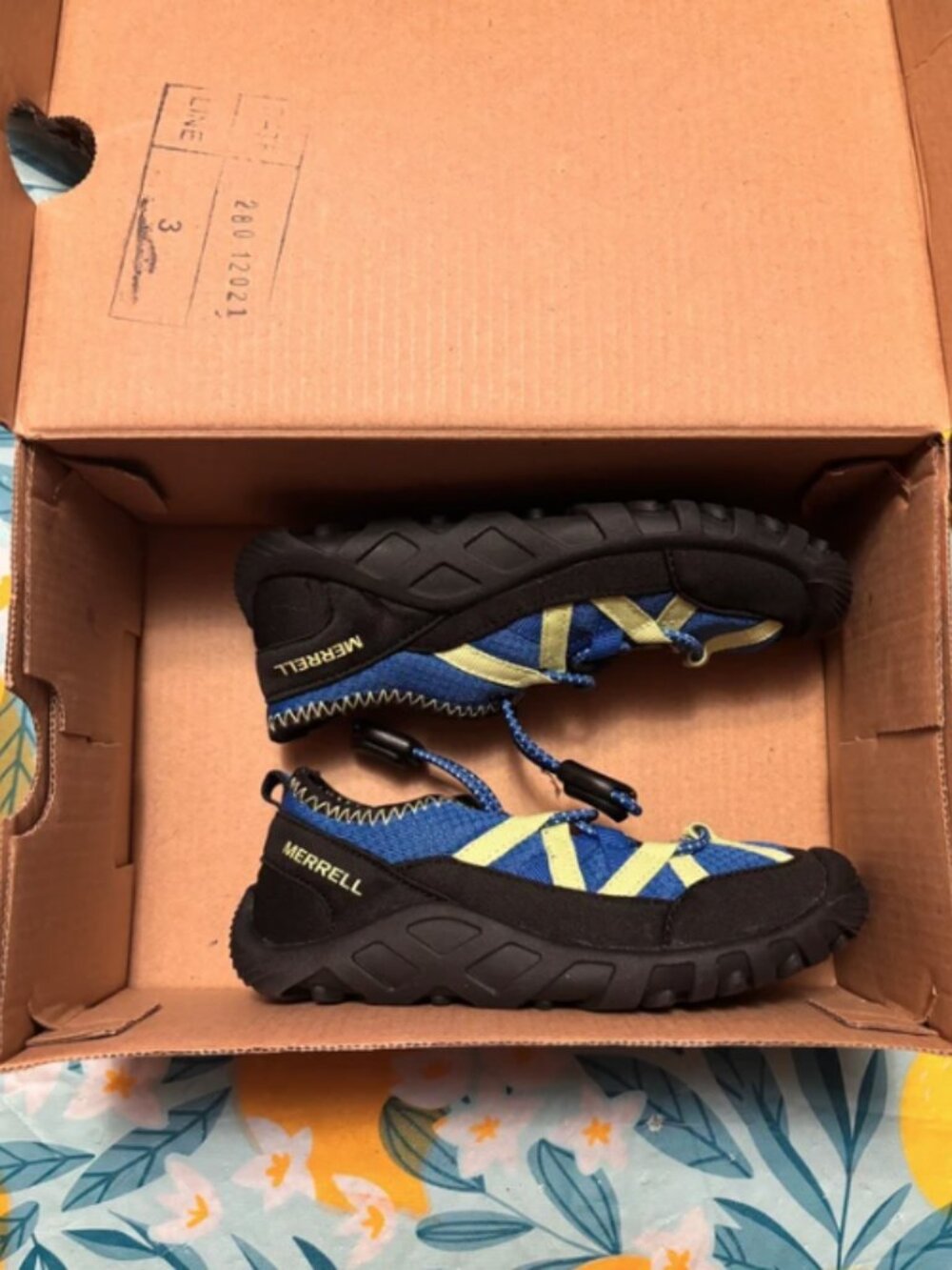 NWT KIDS MERRELL WATER SHOES